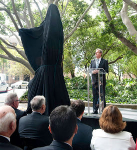 "Lachlan Macquarie" NSW Premier, Barry O'Farrell speaking at the sculpture unveiling